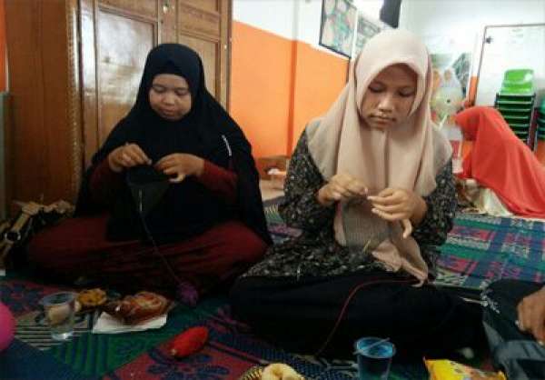 SMP Juara Pekanbaru Bersama UIN Suska Riau Taja Workshop Merajut